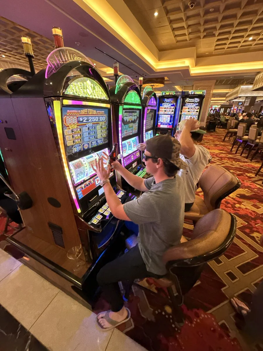 Mesa de casino online em 2026 com gráficos e fichas digitais